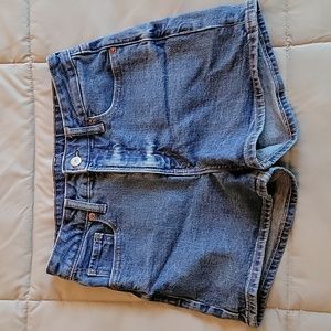 EUC Old Navy high rise og short, medium wash, size 4